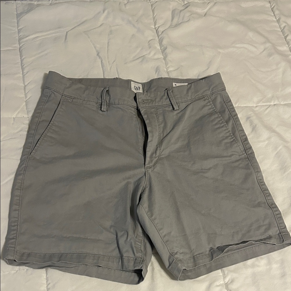 GAP Men's Classic Gray Flat Front Shorts